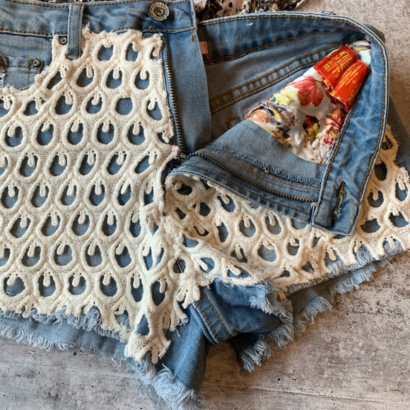 BONAGE DISTRESSED RARE PEACOCK LACE OVERLAY SHORTS - Picture 2 of 8